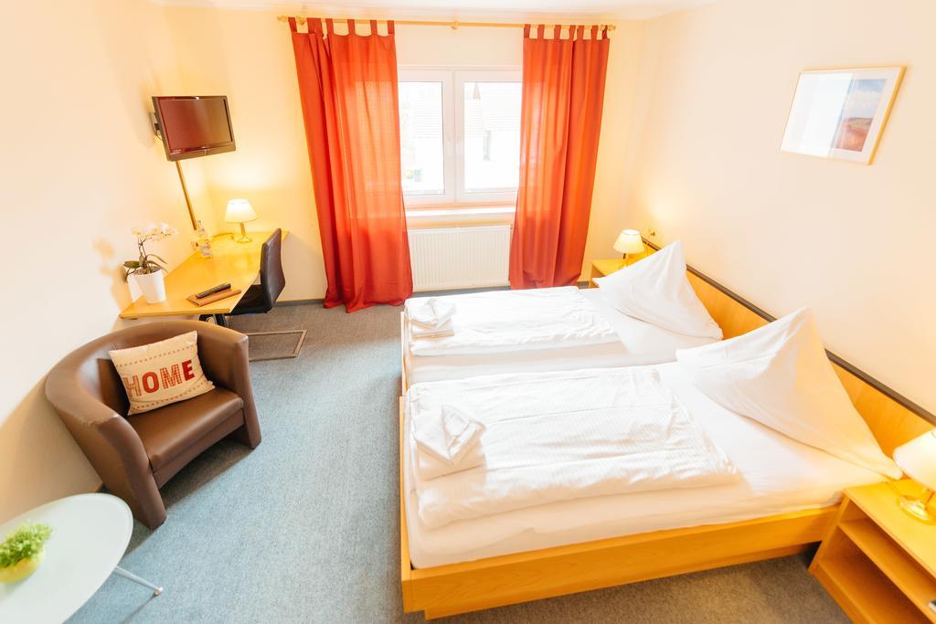 Hotel Rhoenhof Hünfeld Extérieur photo